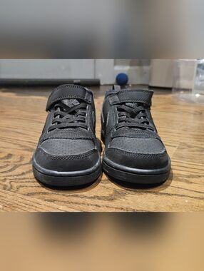 Nike Kids Black Velcro Sneakers